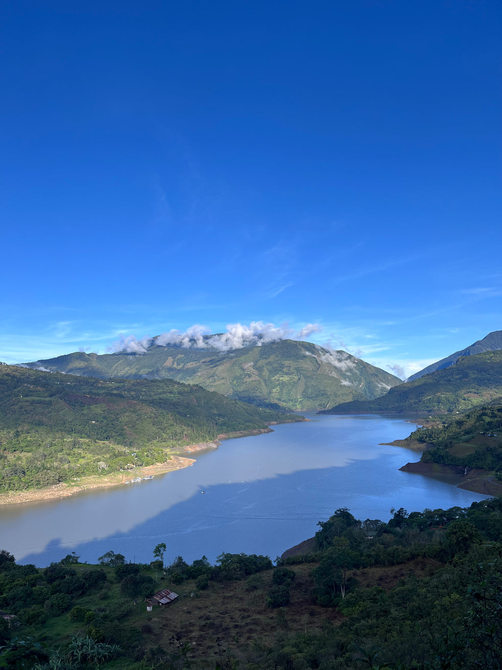 EMERALD WATERFALLS — A 2-day Quest to Chivor’s emerald lands. Boat to hidden waterfalls, stay in countryside cabins, and savor a local gastronomic experience. Optional 3rd day: emerald mine & Pozo de la Calavera.