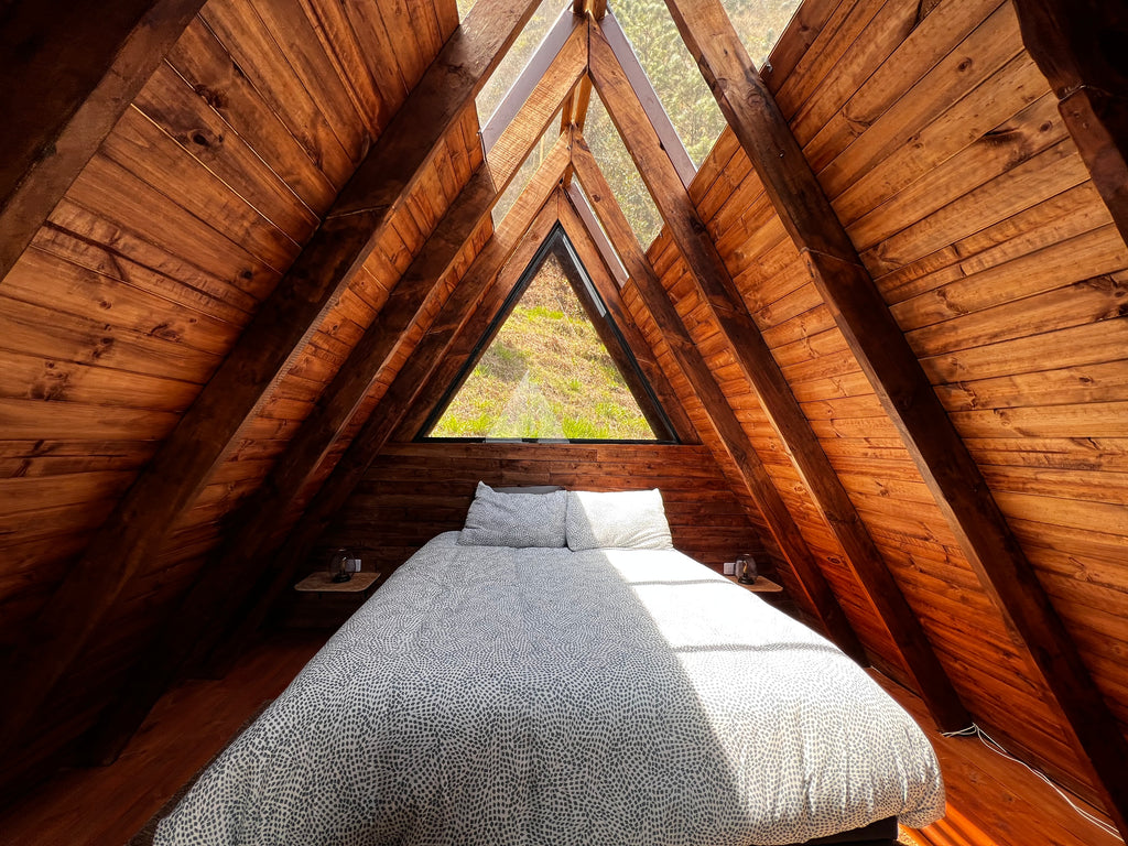 EMERALD WATERFALLS — A 2-day Quest to Chivor’s emerald lands. Boat to hidden waterfalls, stay in countryside cabins, and savor a local gastronomic experience. Optional 3rd day: emerald mine & Pozo de la Calavera.