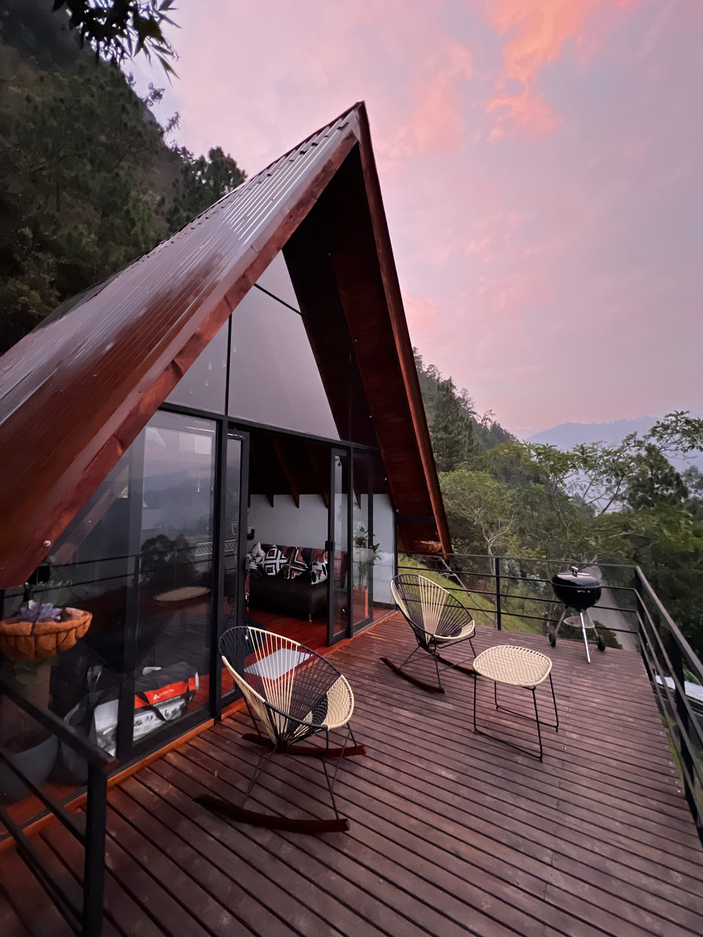 EMERALD WATERFALLS — A 2-day Quest to Chivor’s emerald lands. Boat to hidden waterfalls, stay in countryside cabins, and savor a local gastronomic experience. Optional 3rd day: emerald mine & Pozo de la Calavera.