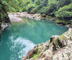 EMERALD WATERFALLS — A 2-day Quest to Chivor’s emerald lands. Boat to hidden waterfalls, stay in countryside cabins, and savor a local gastronomic experience. Optional 3rd day: emerald mine & Pozo de la Calavera.