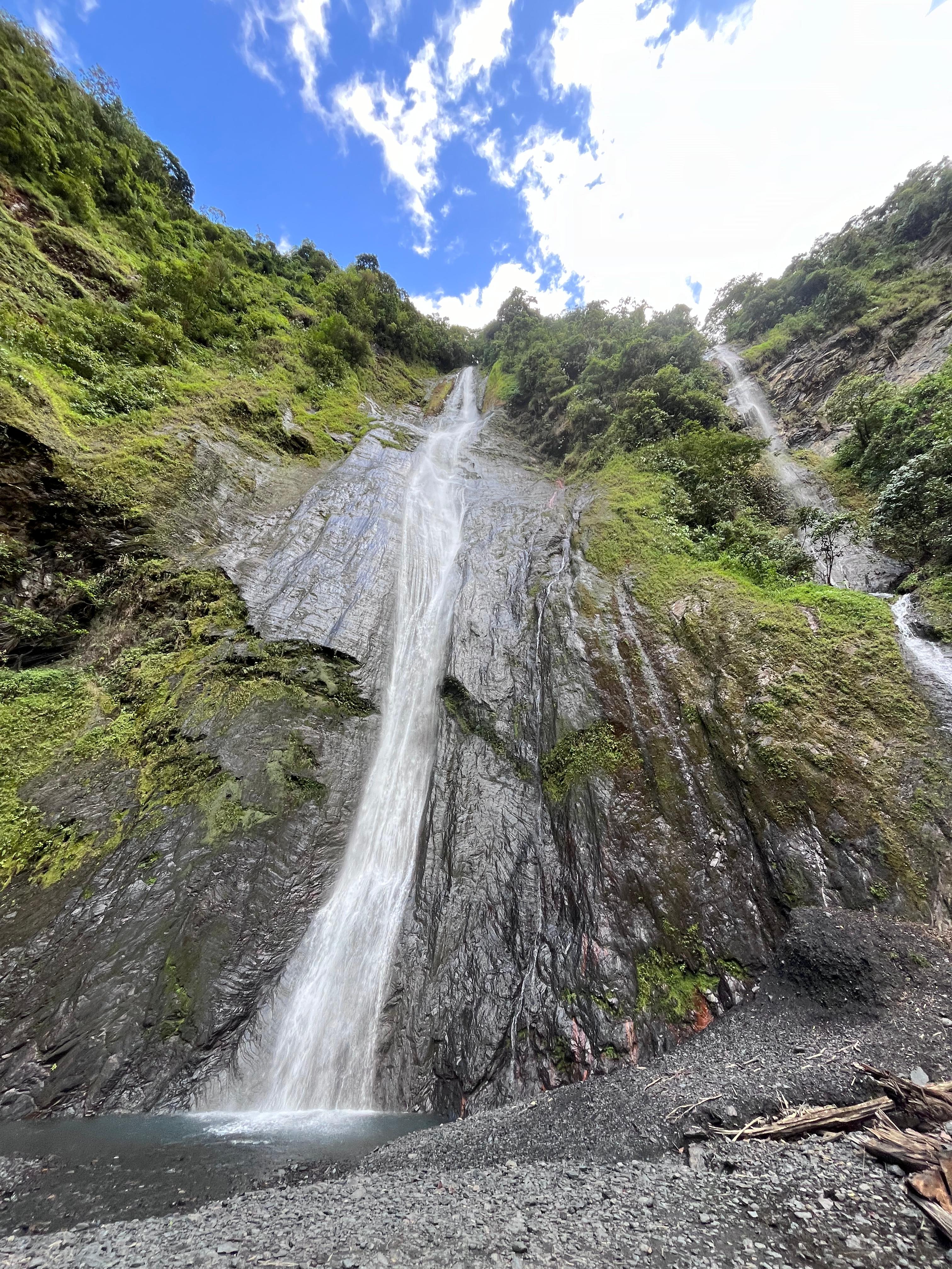 EMERALD WATERFALLS — A 2-day Quest to Chivor’s emerald lands. Boat to hidden waterfalls, stay in countryside cabins, and savor a local gastronomic experience. Optional 3rd day: emerald mine & Pozo de la Calavera.